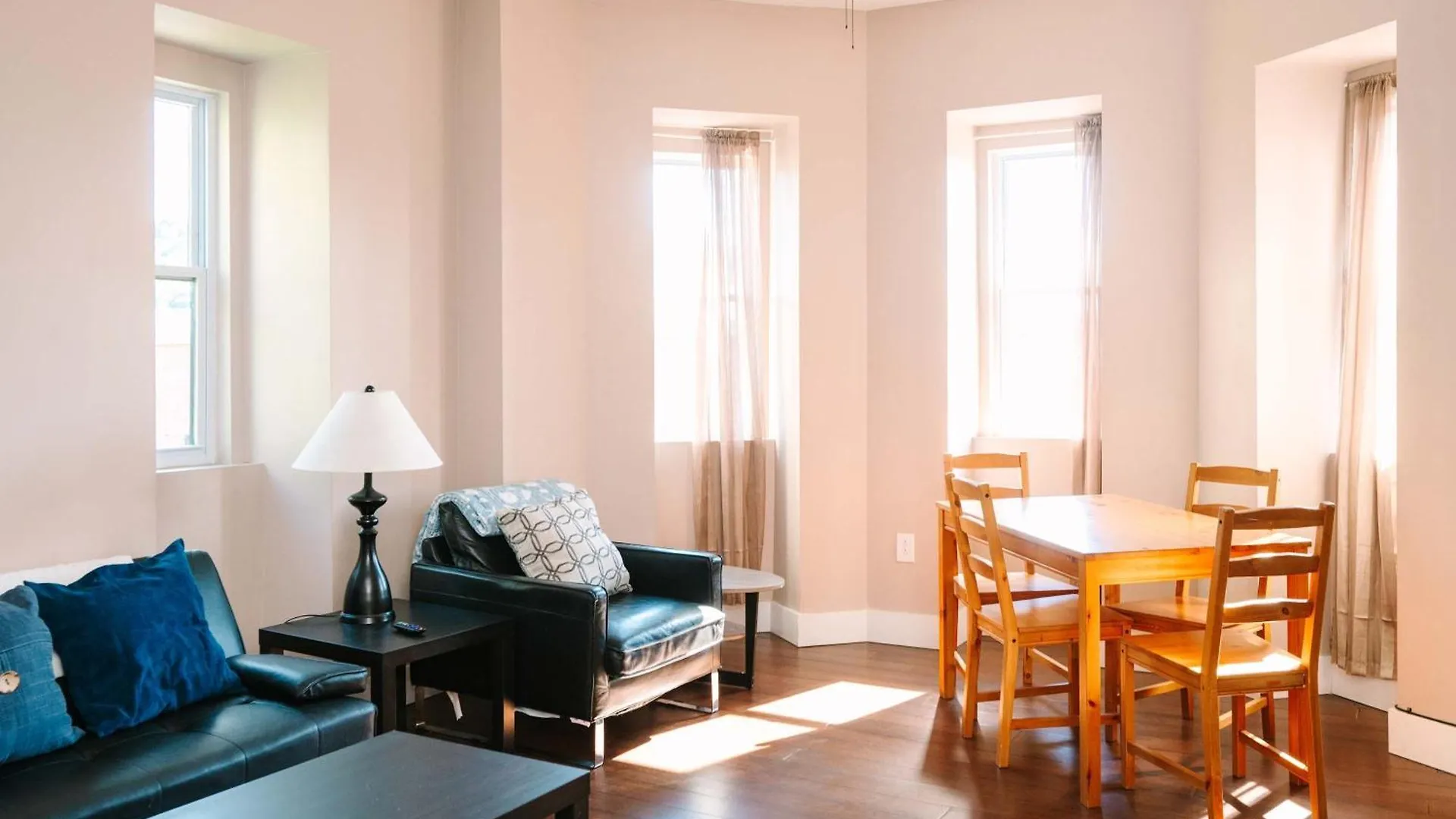 Acrisure Field - Off Street Parking - Groupstay Pittsburgh Apartament