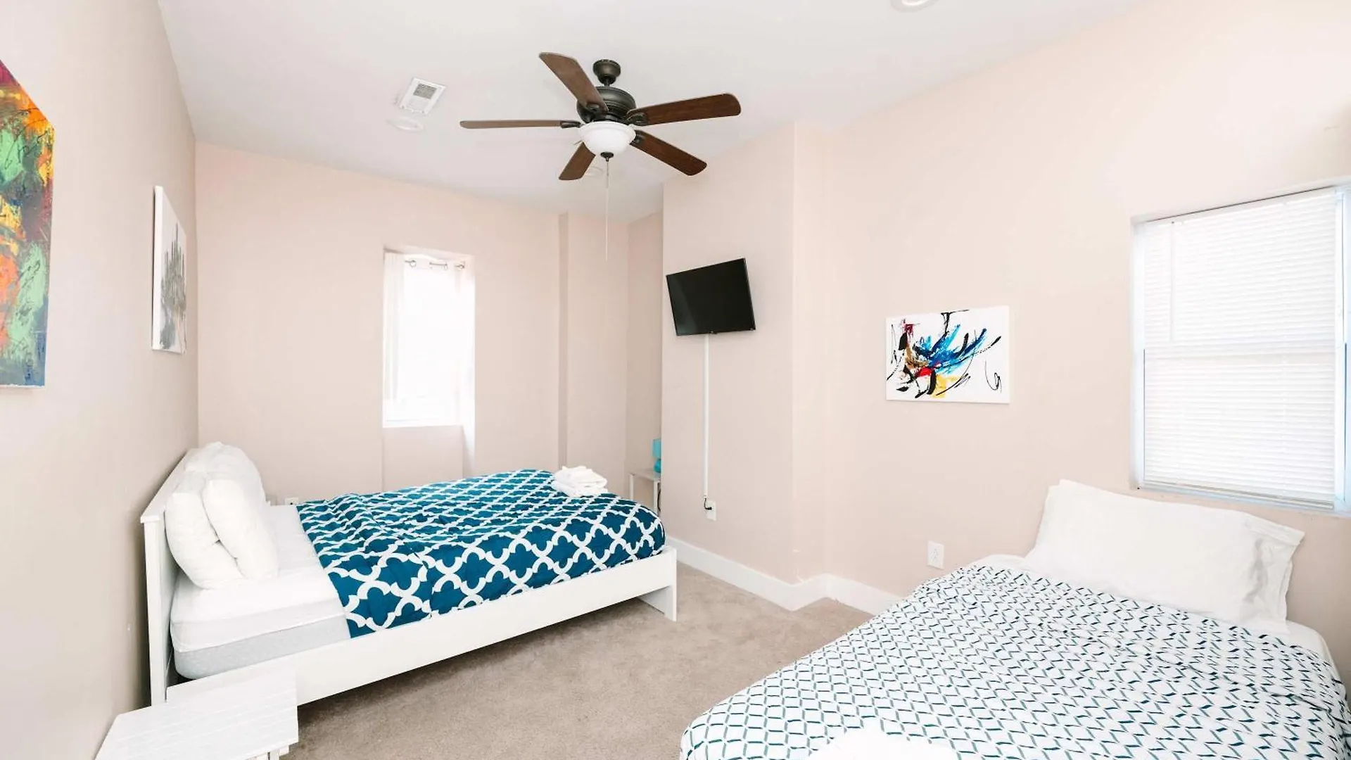 Acrisure Field - Off Street Parking - Groupstay Pittsburgh Apartament